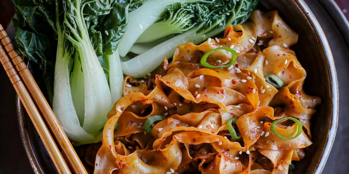 Quick Garlic Chili Noodles