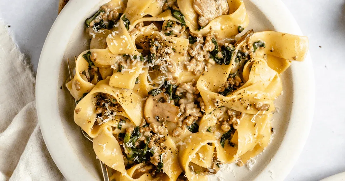 Cheesy Mushroom Spinach Beef Pasta