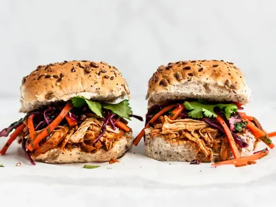 Slow Cooker Pulled Chicken Sandwiches