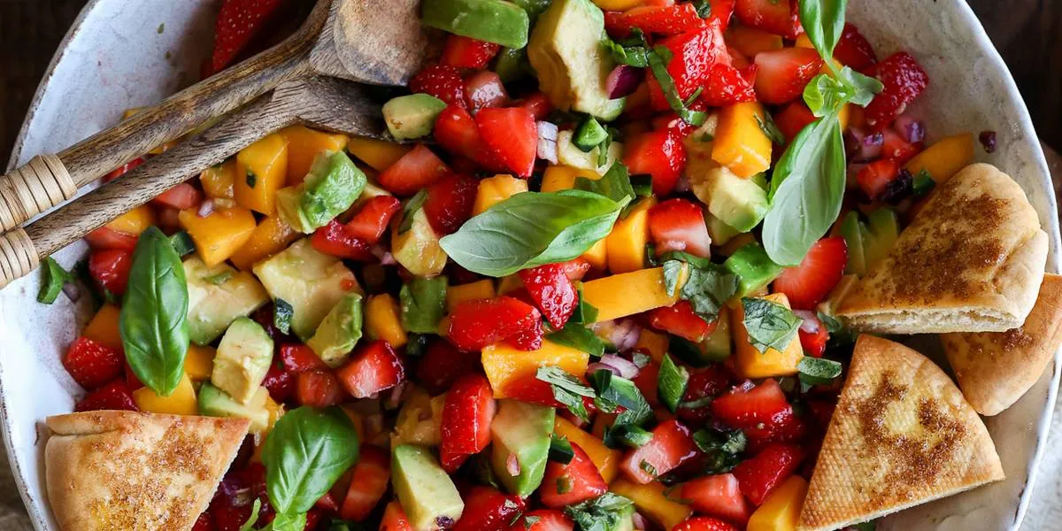 Strawberry Mango Salsa and Pita Chips
