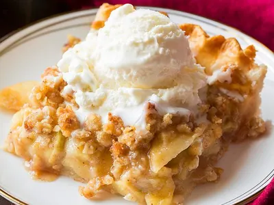Crumb-Topped Apple Slab Pie