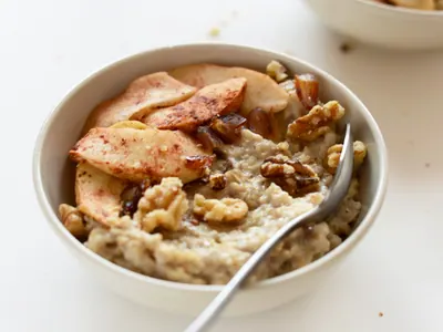 Apple Date Oatmeal