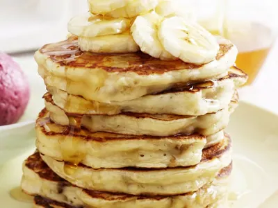 Banana Pancakes with berries