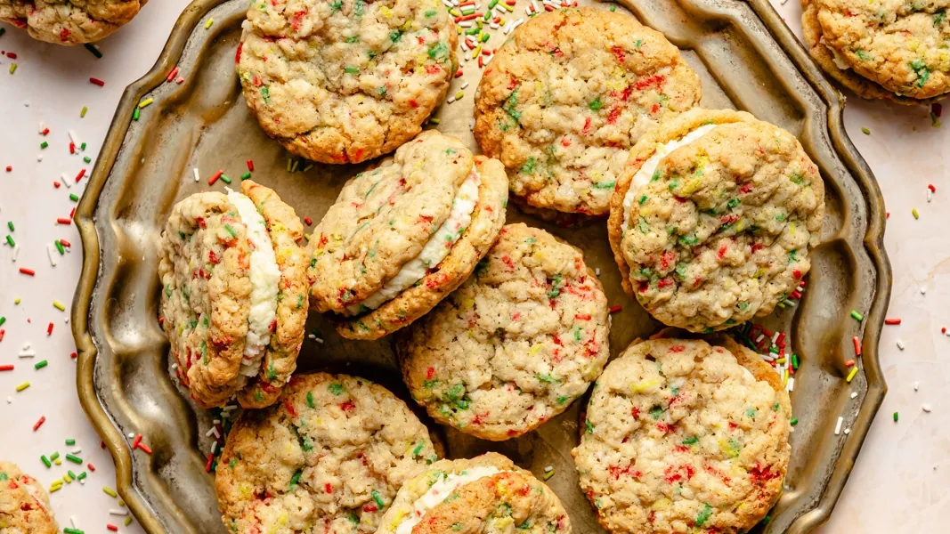 Christmas Oatmeal Cream Pies