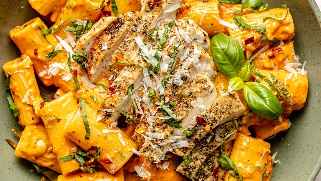Cherry Tomato Basil Chicken Rigatoni