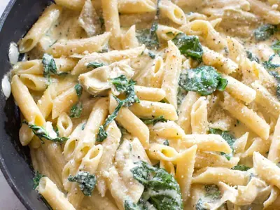 One-Pan Spinach Artichoke Pasta