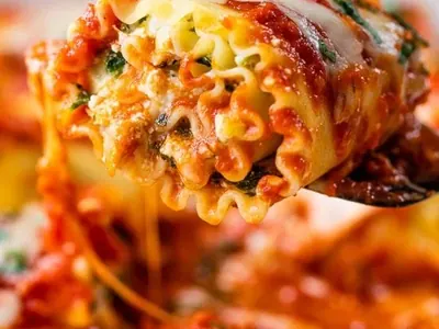 Spinach Artichoke Lasagna Roll-Ups