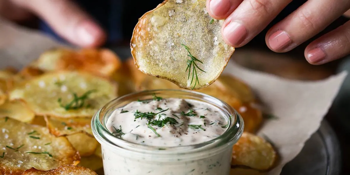 Potato Crisps with Dill Dip