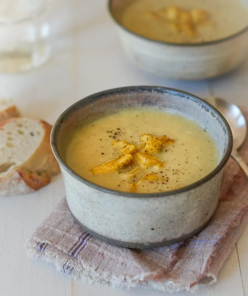 Curried Cauliflower Apple Soup