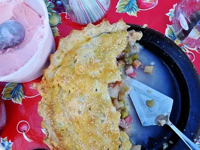 Rhubarb Vanilla Bean Pie