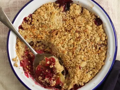 Apple Blackberry Crumble