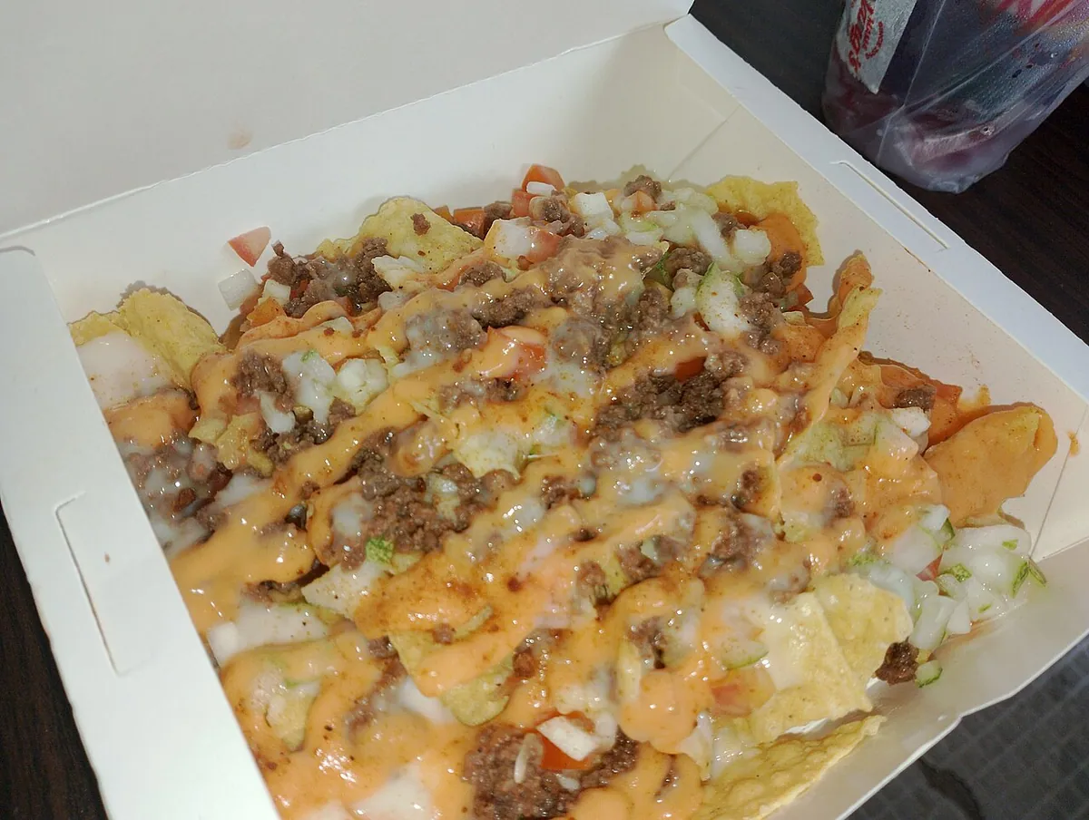 Loaded sheet-pan beef nachos