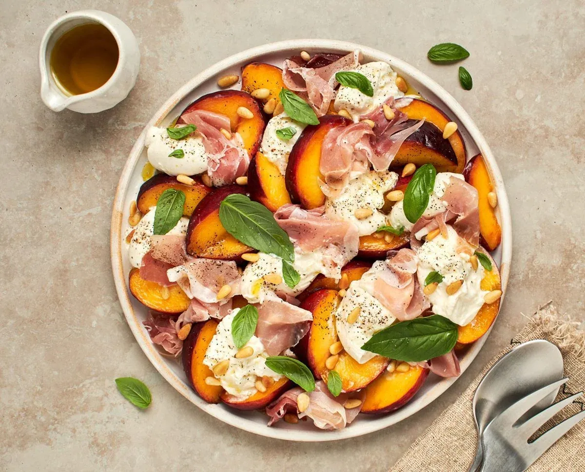 Peach Burrata Prosciutto Salad