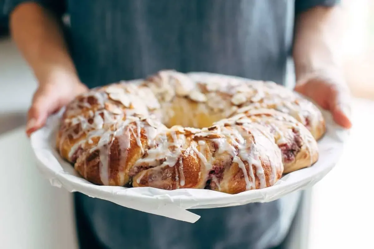 Raspberry Cream Cheese Tea Ring