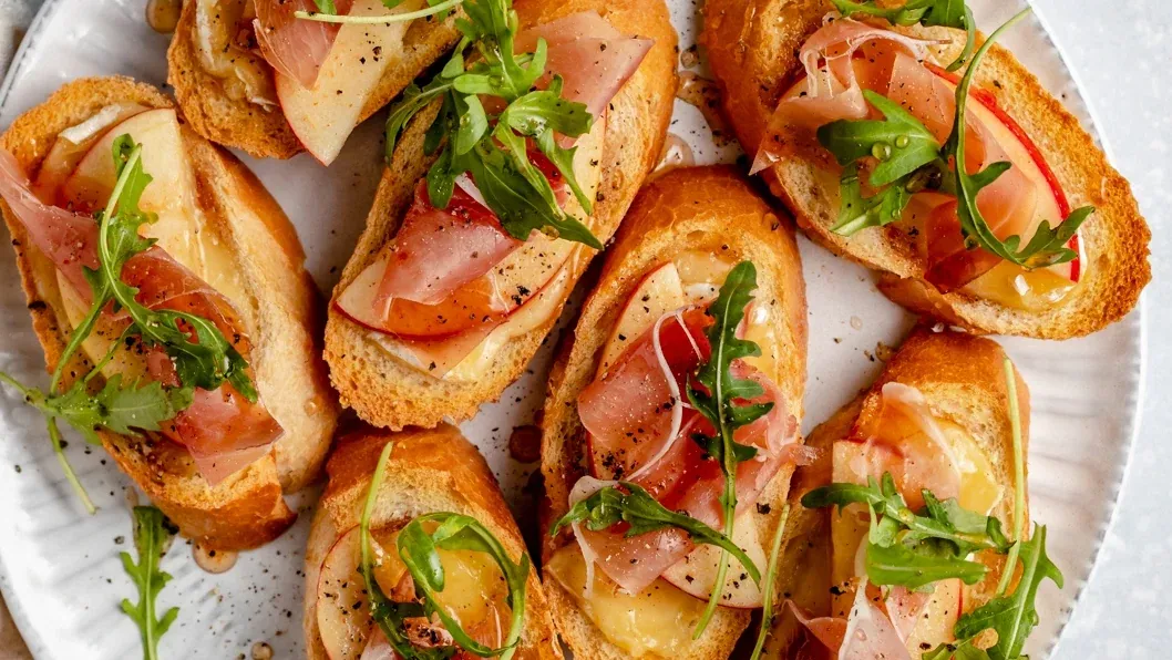 Apple Brie Crostini