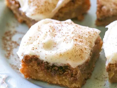 Cinnamon Roll Blondies