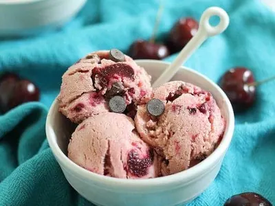Roasted Cherry Chocolate Frozen Yogurt