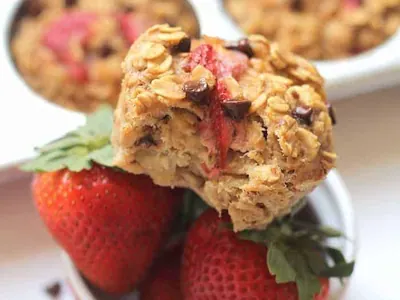 Roasted Strawberry Oatmeal Cups