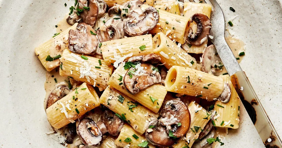 Rigatoni with Mushroom Sauce