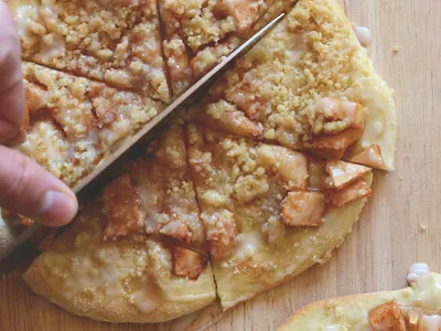 Apple Streusel Breakfast Pizza