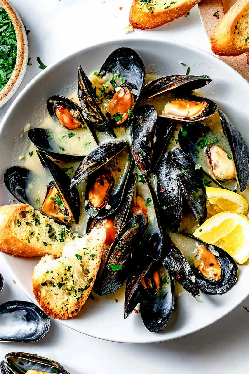 Steamed Garlic Mussels