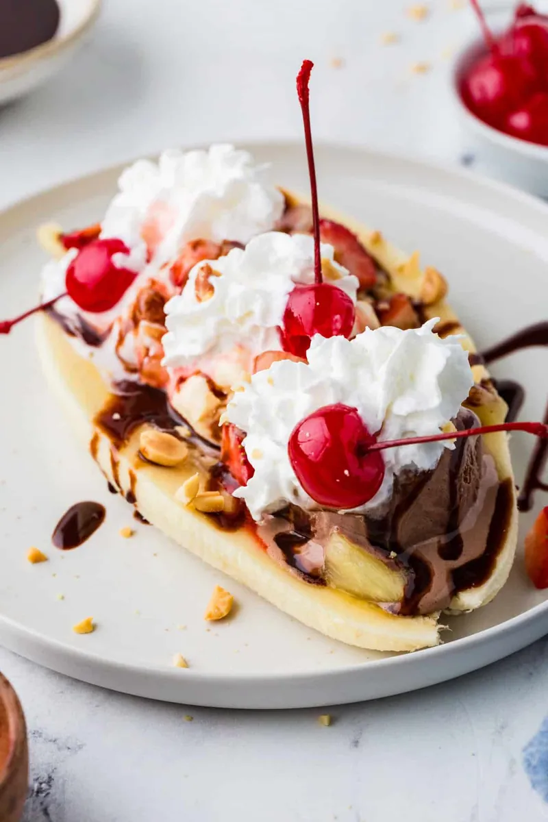 Banana Split with chocolate chips and baking chocolate