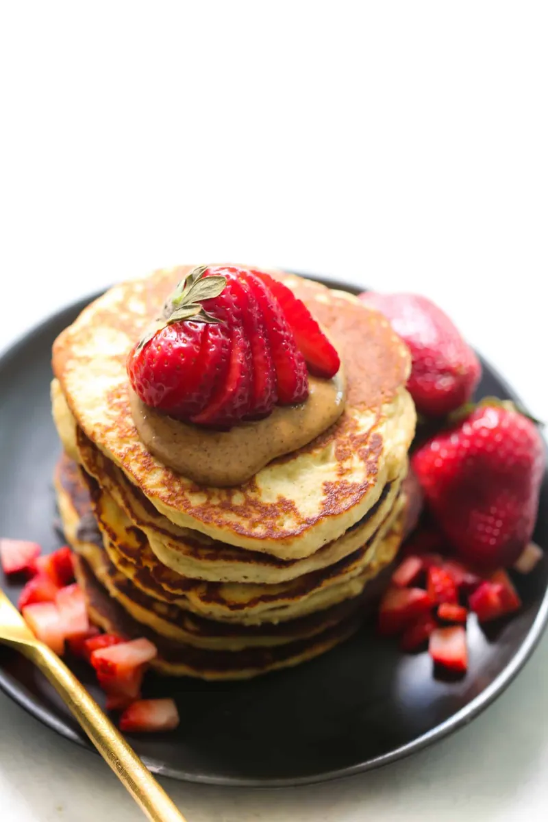 Almond Flour Banana Pancakes